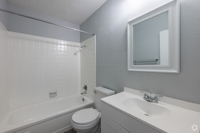 Studio - 350SF - Bathroom - Summer Place Apartments