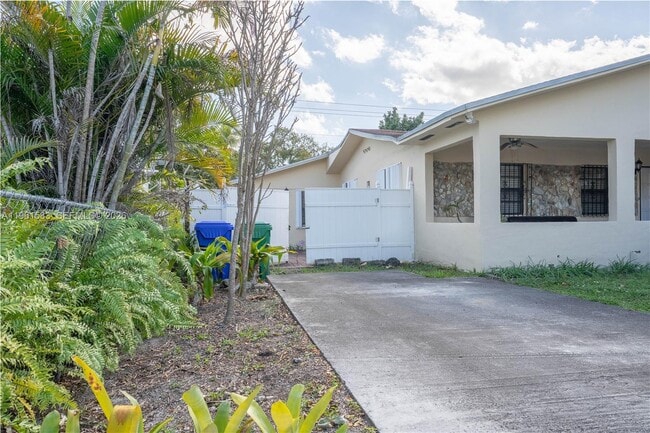 Photo - 4350 SW 5th St