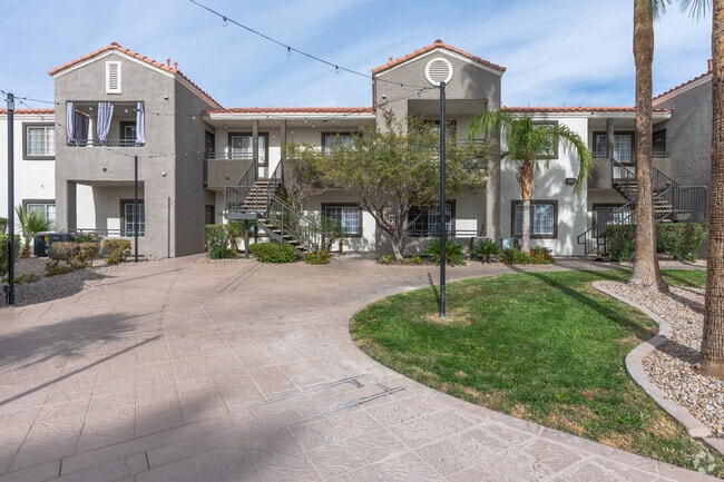 Community - Sedona at Lone Mountain Apartments