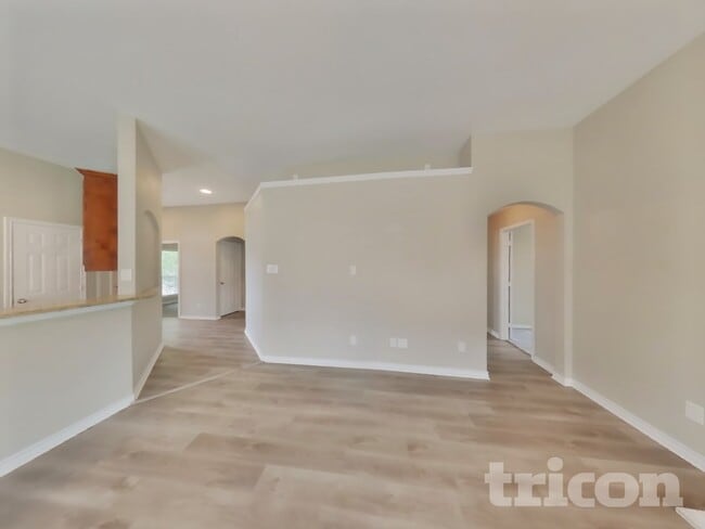 Photo - 437 Creek Bend Dr