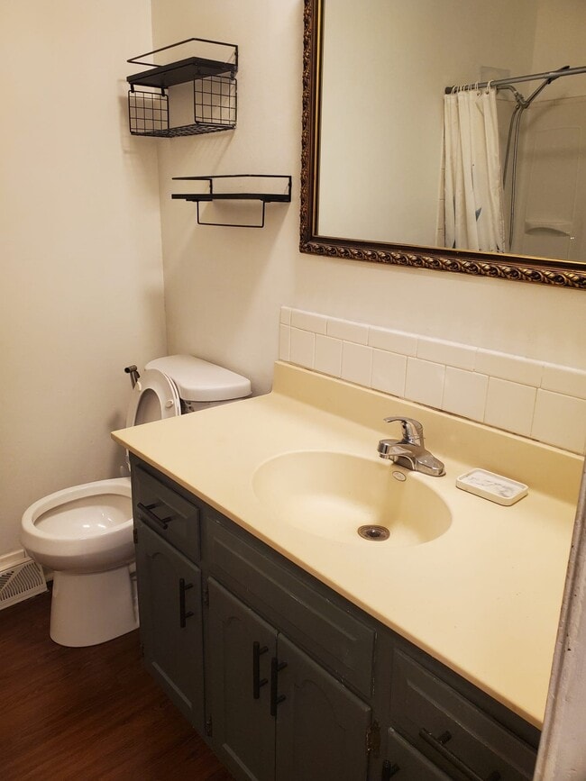 Building Photo - 4820 England St