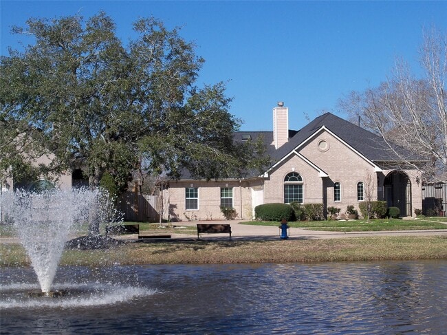 Building Photo - 5909 Sawyer Dr