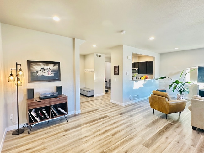 Photo - 286 E Chestnut St