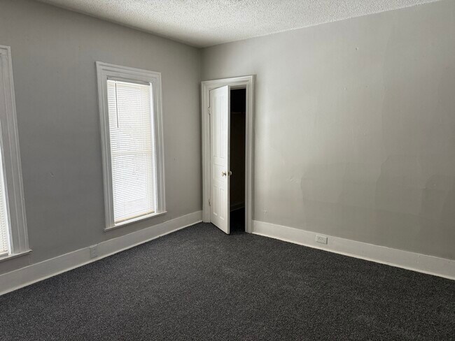 Photo - 2 Bed/1 Bath - Unit 516O Unidad 516O