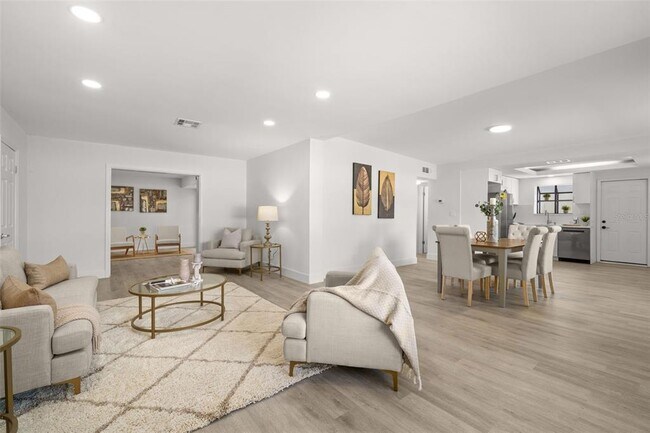 Photo - 4135 Des Moines St NE