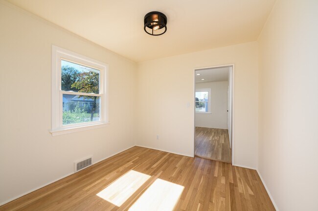 Photo - 361 Meadowbrook Ave