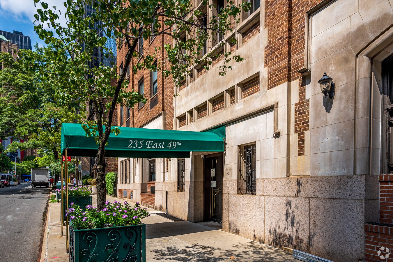 Photo - 235 E 49th St