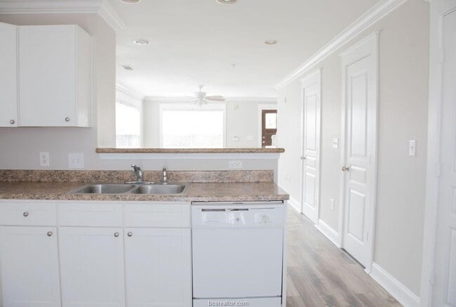 Building Photo - 1725 Harvey Mitchell Pkwy S Unit 2321