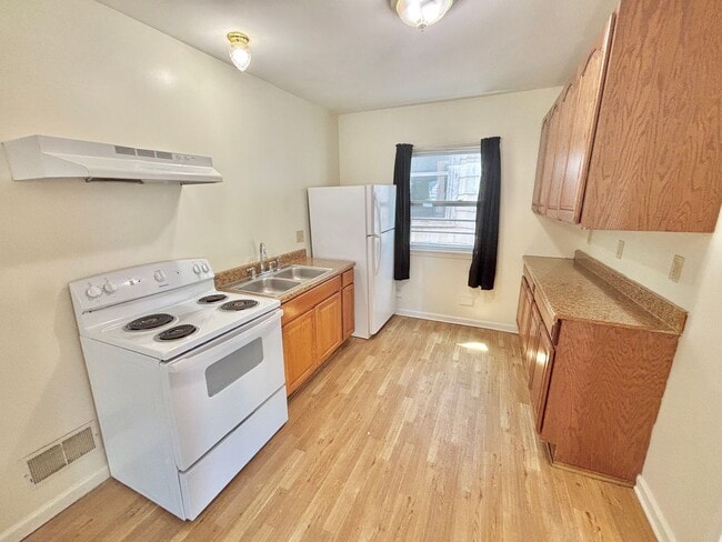 Building Photo - 832-834-834 S Plymouth Ave Unit 834 S Plymouth Ave