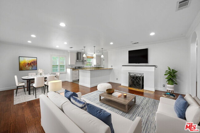 Building Photo - 1126 S Bundy Dr Rental