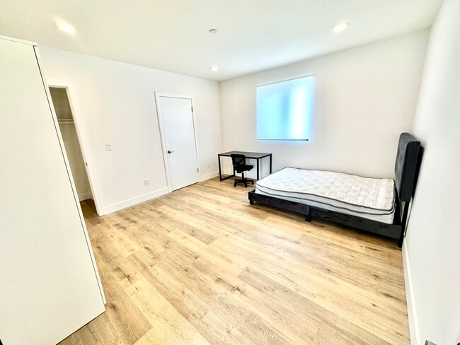 Photo - 1543 W 37th Pl Unit 1543 w 37th Pl