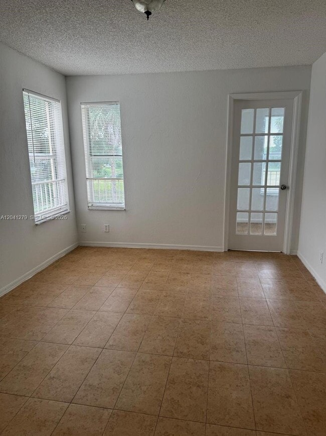 Photo - 3400 Pinewalk Dr N Unidad 924