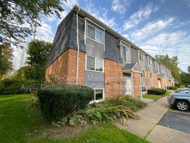 Photo - Woodside Court Apartments