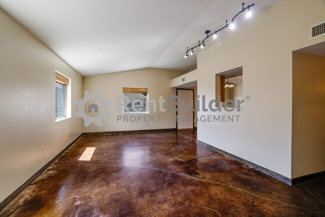Photo - *** LEASE PENDING *** Please apply at your...