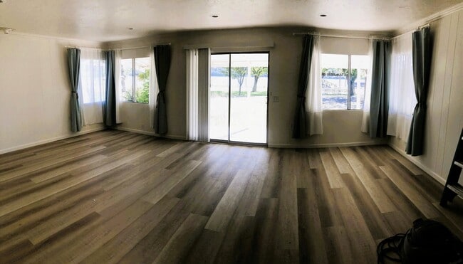 Photo - 4950 Beach Ave