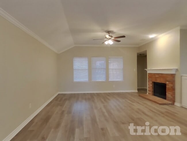 Photo - 143 Redbud Dr