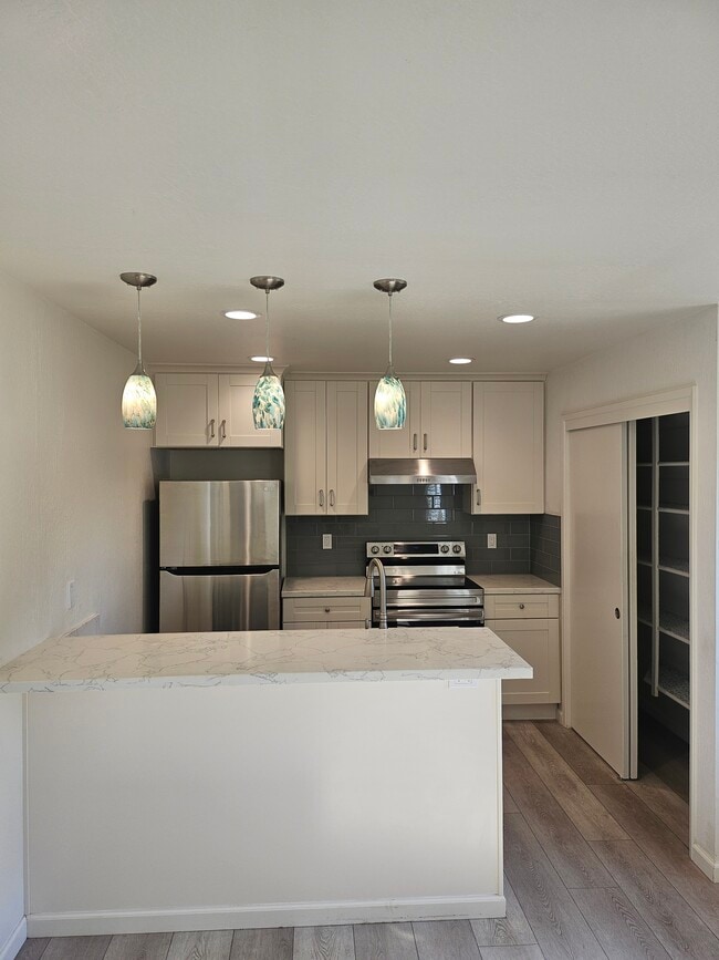 Kitchen - 4380 Diamond St Unit 1