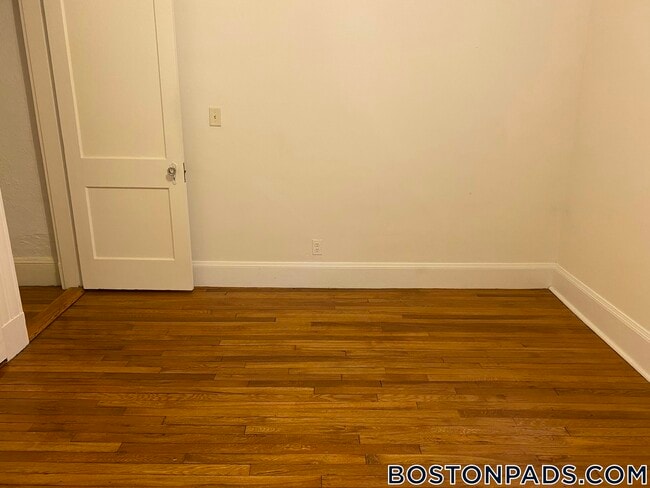 Photo - 16 Lakeville Rd Unit 3