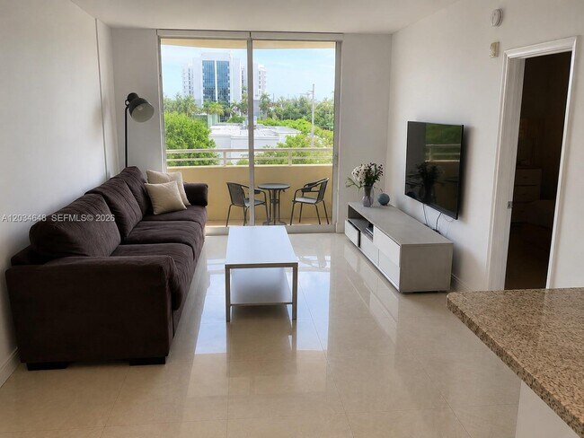 Photo - 18800 NE 29th Ave Unidad 305