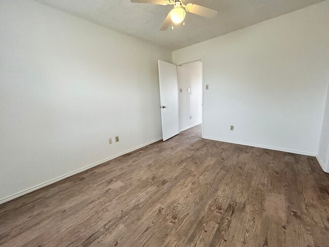 Photo - 4604 Erskine St