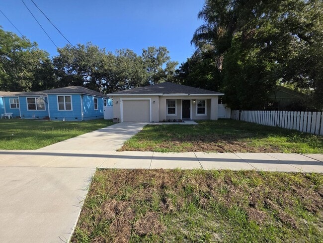 Photo - 447 Avenue A NE