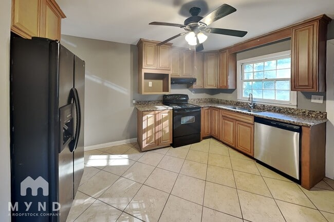 Photo - 990 Lynhurst Dr SW