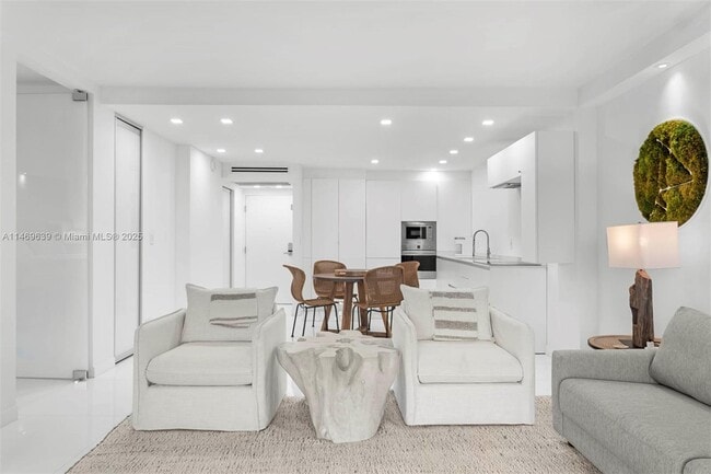 Photo - 2301 Collins Ave Unit 940