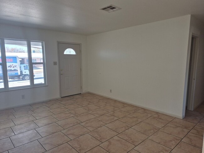 Photo - 4- Bedroom 1.5 bath home with over 1400sqft of living space!!