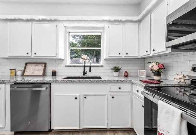 Photo - 9014 Landwood Dr