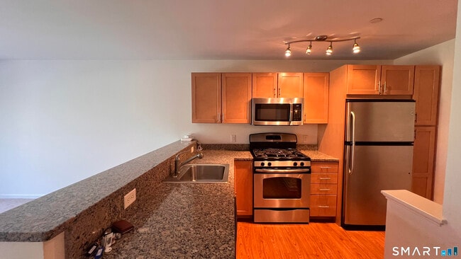 Building Photo - 26 School House Dr Unit 204