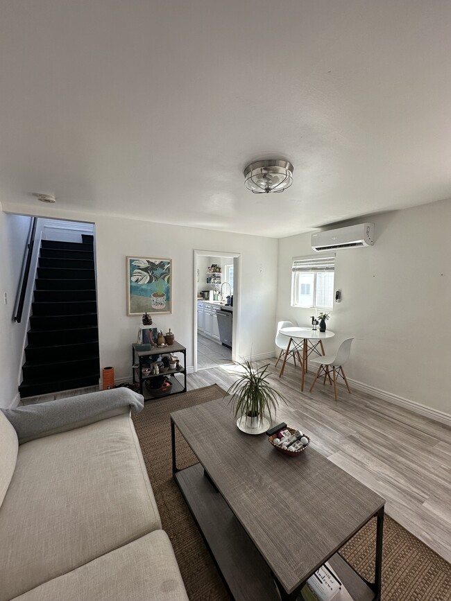 Photo - 822 1/2 E Kensington Rd