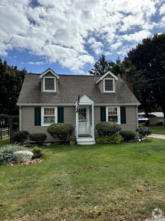 Building Photo - 42 Sea Breeze Ave Rental