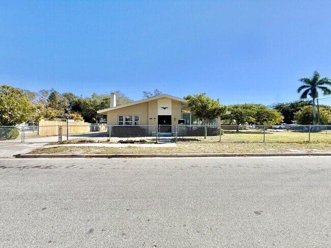 Photo - 1013 23rd St W