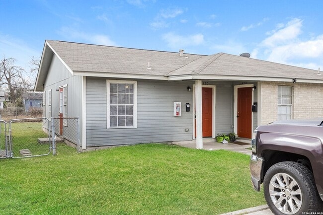 820 W Olmos Dr