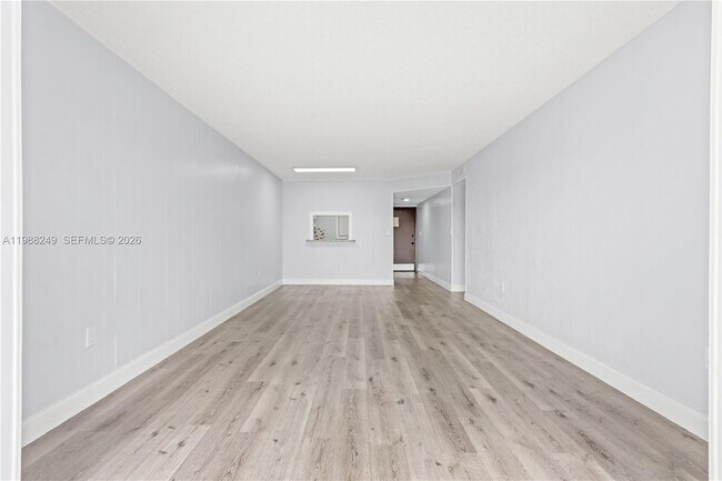 Photo - 1855 W 60th St Unidad 311