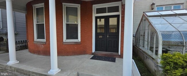 Building Photo - 213 W Market St Unit 3RD FL