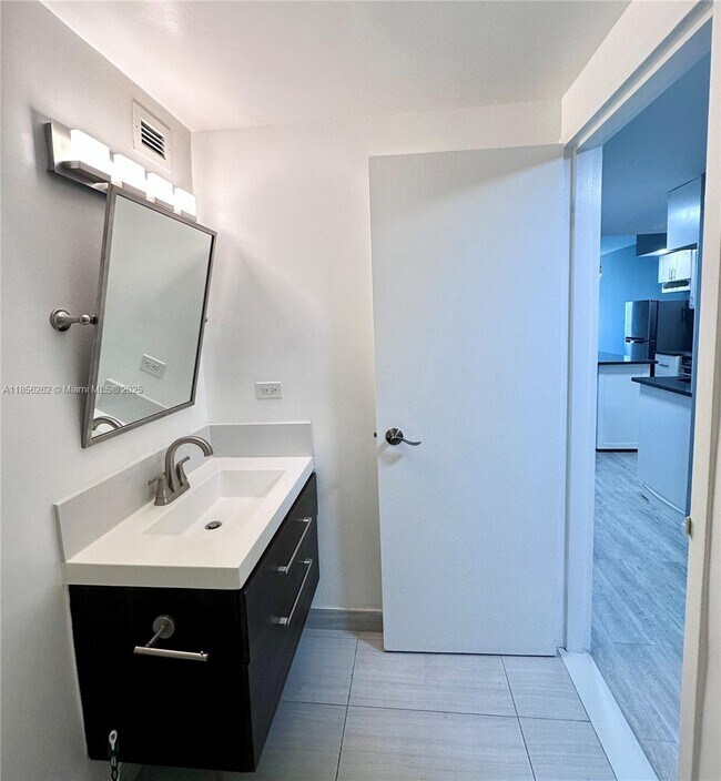 Photo - 999 Brickell Bay Dr Unit 709