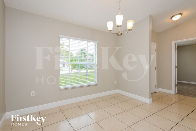 Photo - 2421 Regent Way