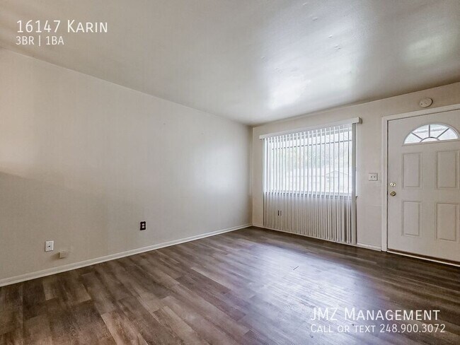 Photo - 16147 Karin-