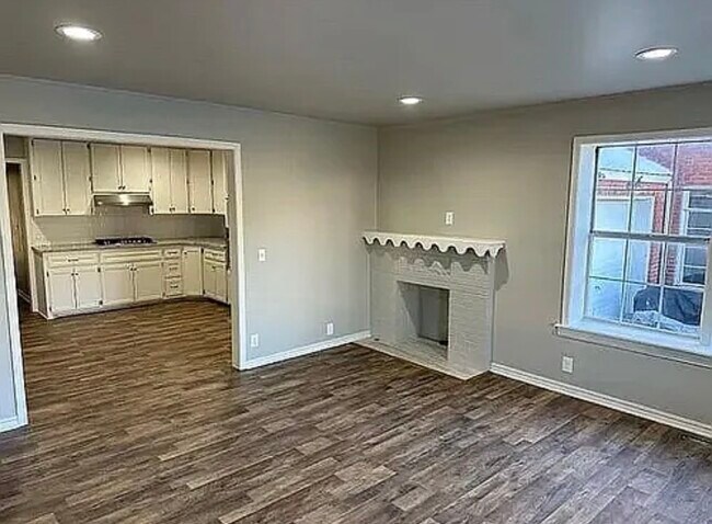 Large living area - 105 S Poplar St Unit #2