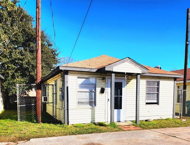 Building Photo - 3117 Christie St