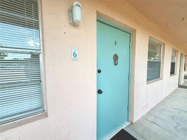 Photo - 10 SE 9th Ave Unit 6