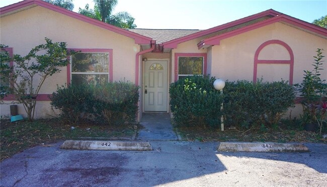 Building Photo - 842 Angela Ln