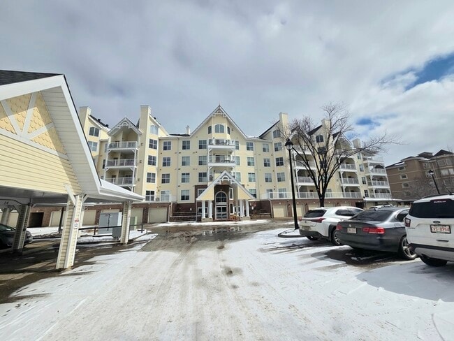 Building Photo - 10221-10111 111 St NW