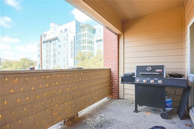Photo - 910 W 25th St Unit 204