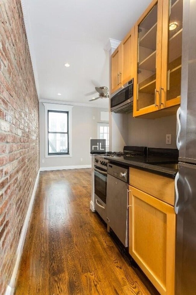 Photo - East 18th Street Unidad 2C