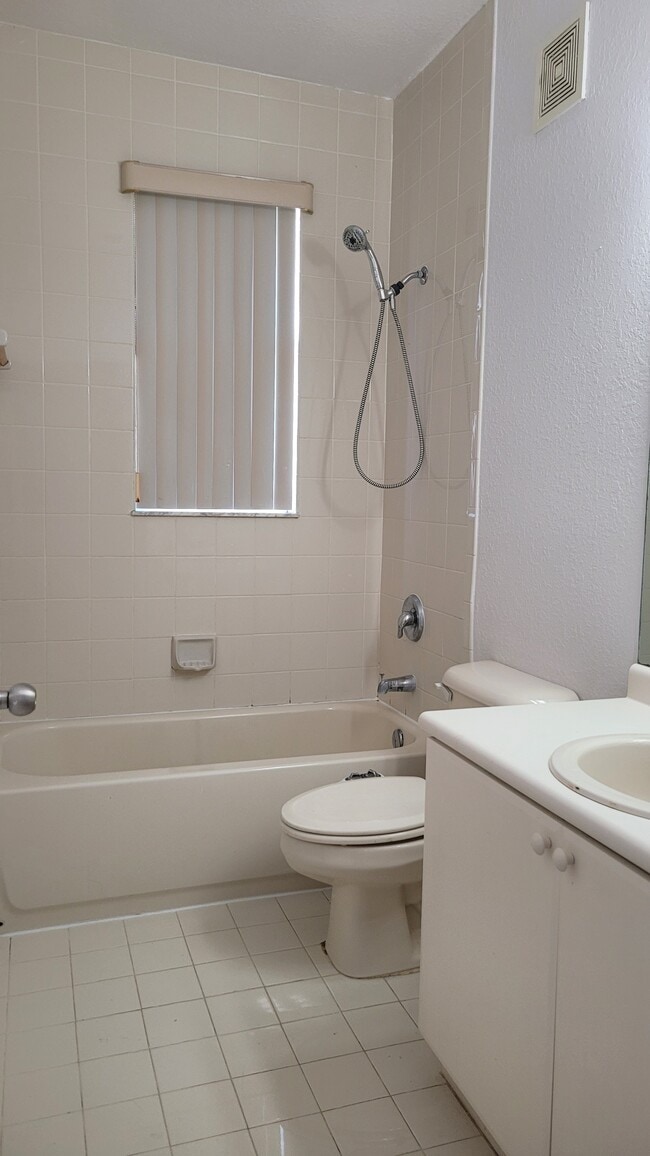 2nd bathroom - 1536 SE 26th St Unit 105