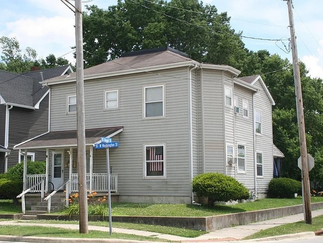 Building Photo - 559 W Washington St Rental