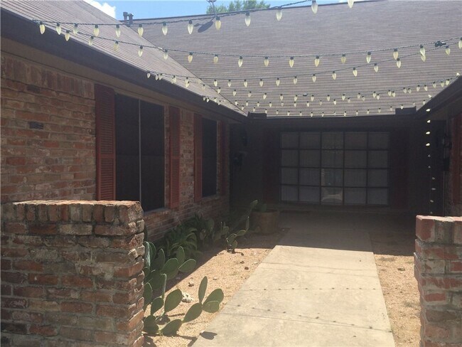 Photo - 7208 Creekside Dr