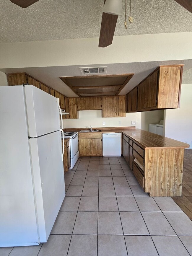 Photo - A nice & cozy 1-bedroom, 1-bathroom upstairs condo